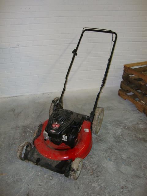 lot 50 image: Yard Machines 21in Lawn Mower, 550E...