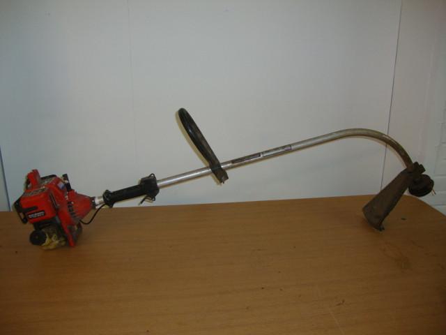 lot 52 image: Homelite ST-175 17in String Trimmer...