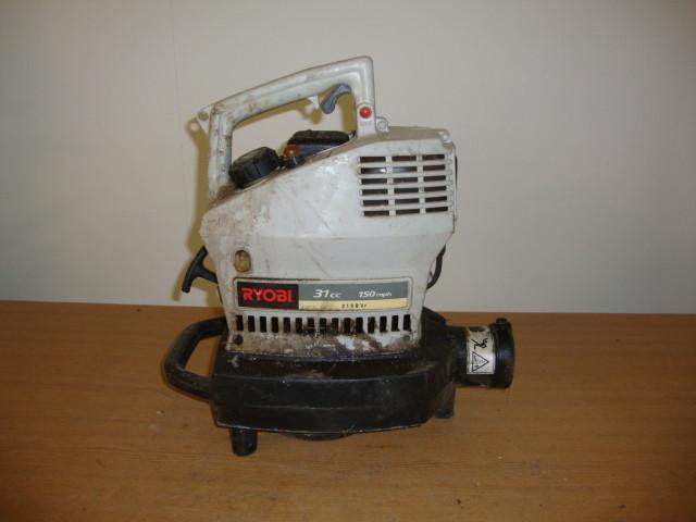 lot 62 image: Ryobi 310BVr Leaf Blower, good comp...