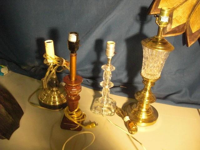 4 lamps.. No shades.. Look at lot 1...