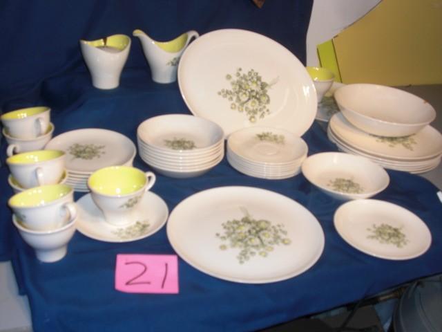 Set of Dinnerware.. 8 Place setting...