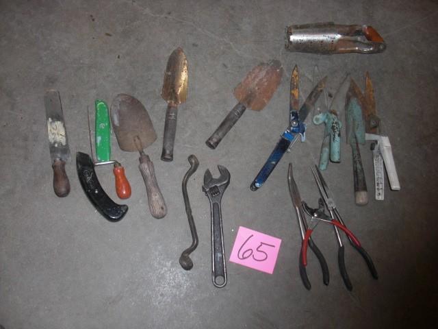 Garden hand spades  Bulb planting...