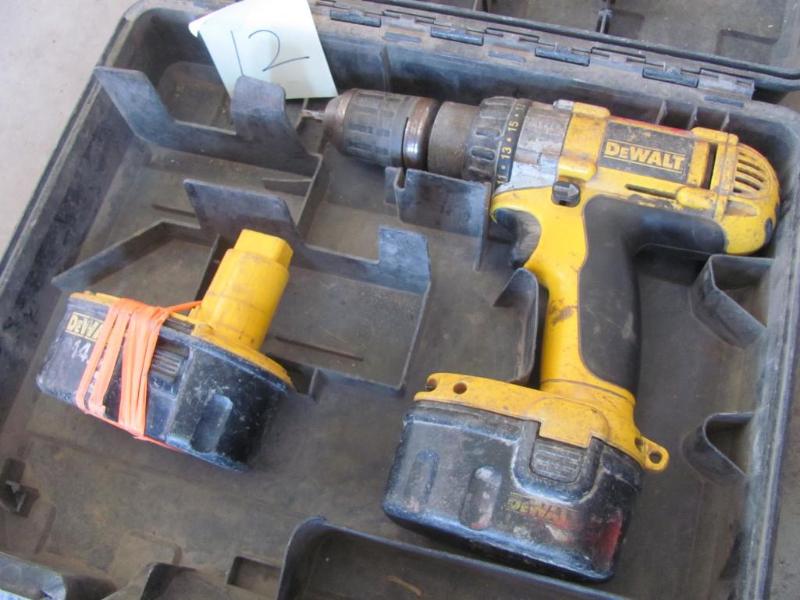 DEWALT 14.4V Cordless Drill in plas...