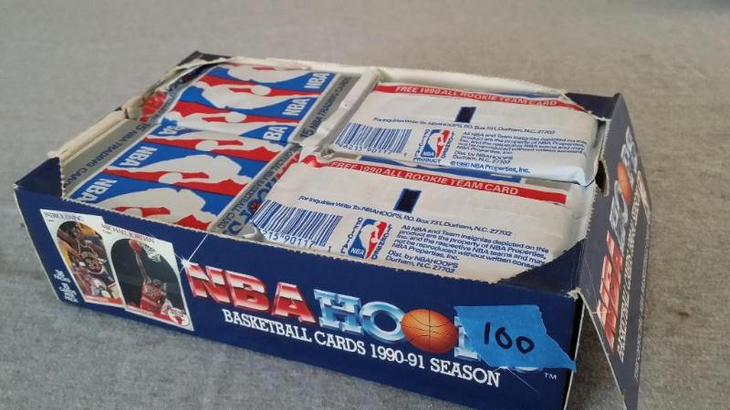 Box of 36 unopened packs of NBA Hoo...