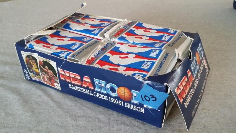 Box of 36 unopened packs of NBA Hoo...