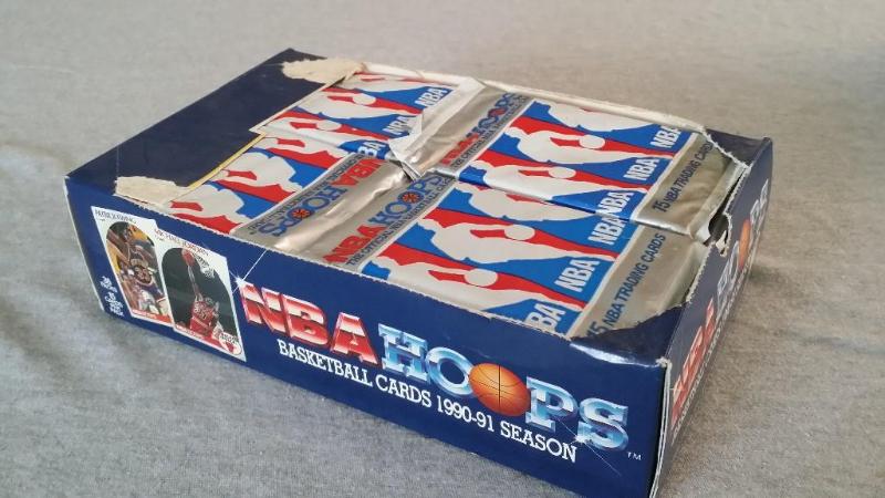 Box of 36 unopened packs of NBA Hoo...