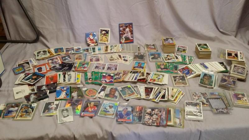 Lot of approx&nbsp1200 mixed Baseb...