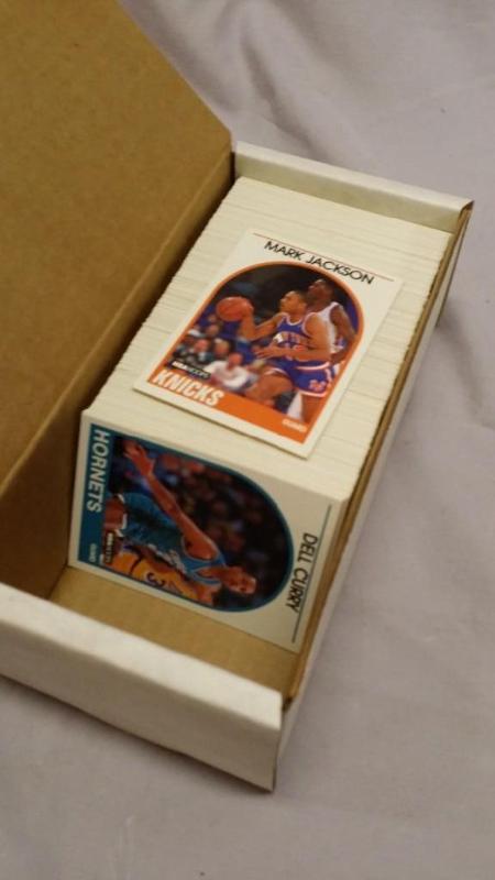 Box of 1989 NBA Hoops Basketball ca...