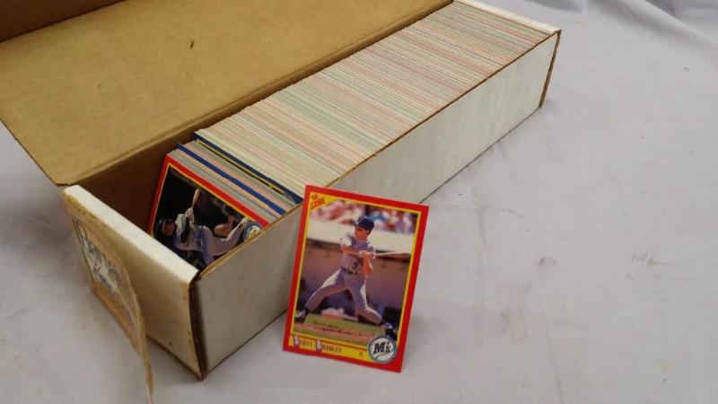 Box of 1990 Score Baseball cards, u...