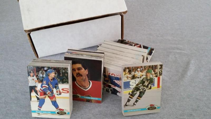 Box of Approx 300 &nbsp1991 Topps ...
