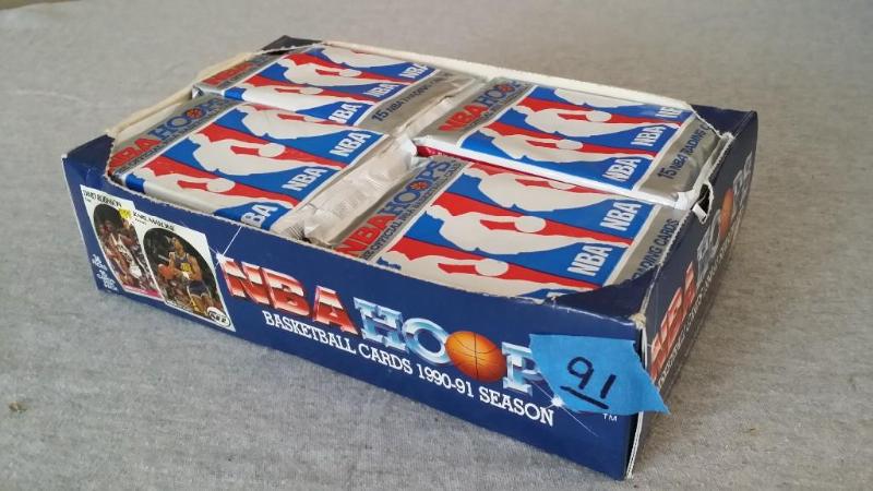 Box of 36 unopened packs of NBA Hoo...