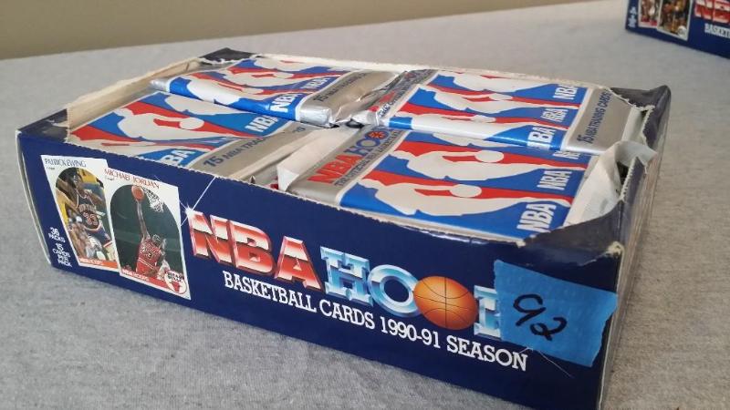 Box of 36 unopened packs of NBA Hoo...
