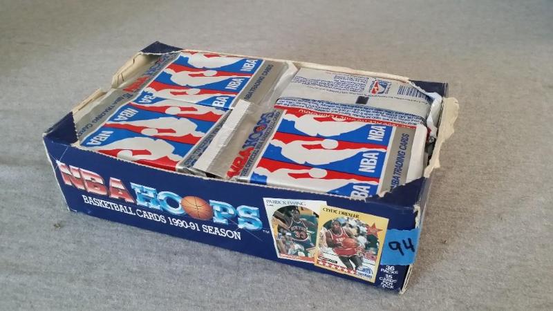 Box of 36 unopened packs of NBA Hoo...