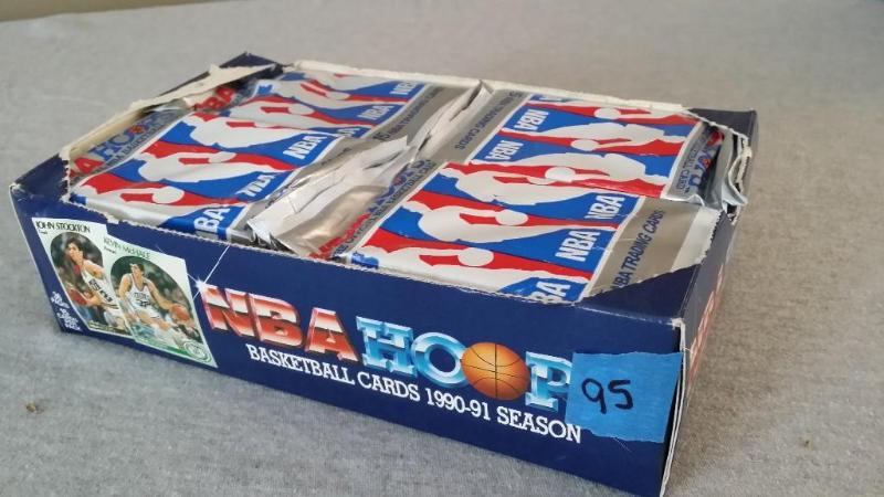 Box of 36 unopened packs of NBA Hoo...