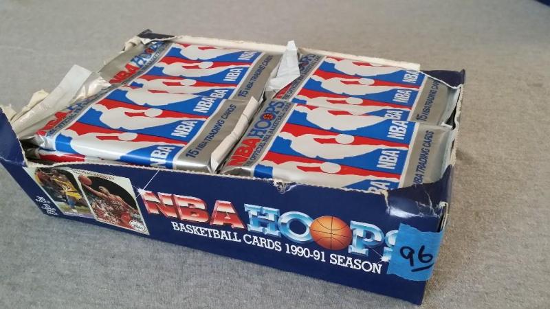 Box of 36 unopened packs of NBA Hoo...