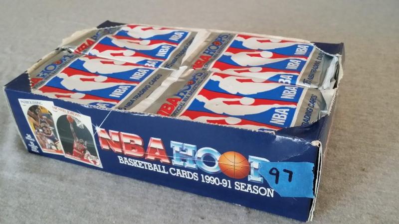 Box of 36 unopened packs of NBA Hoo...