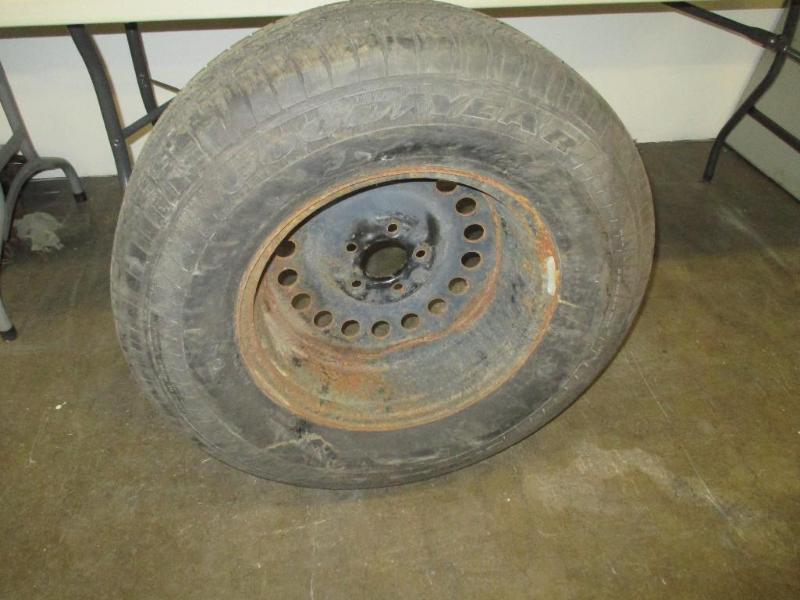 Nearly New 245-70-r16 on 5 lug stee...