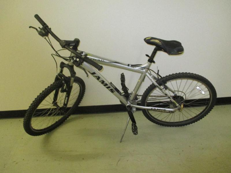 Jams trail X 26&quot bike Shimo 8...
