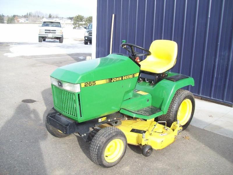 John Deere 265 Riding Lawn Mower -1...