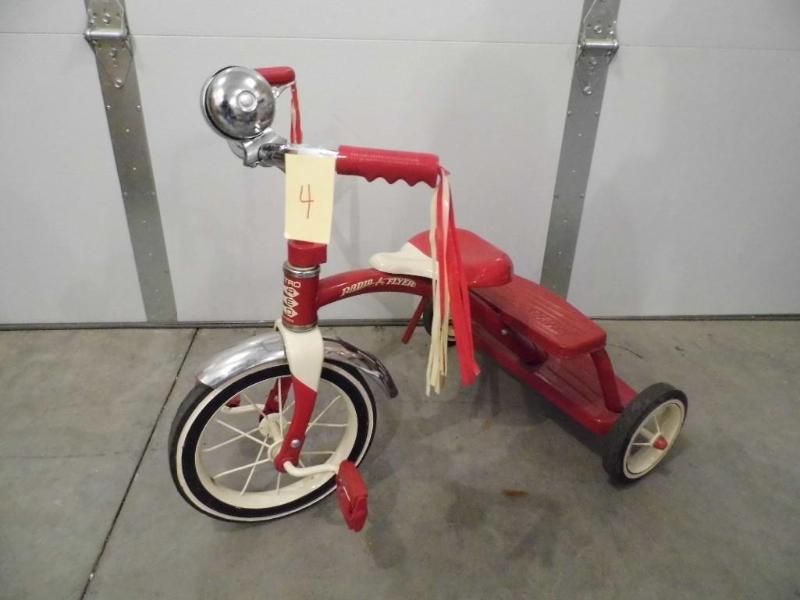 Radio Flyer Tricycle with bell and ...