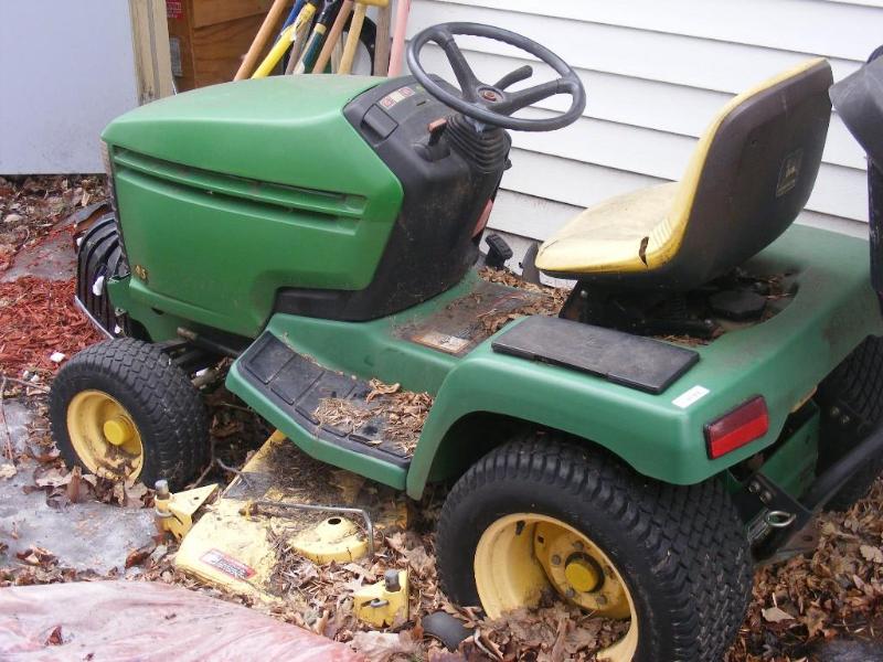 John Deere Lawn Tractor