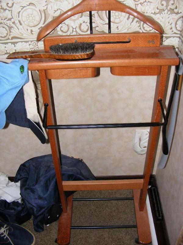 Dressing Stand