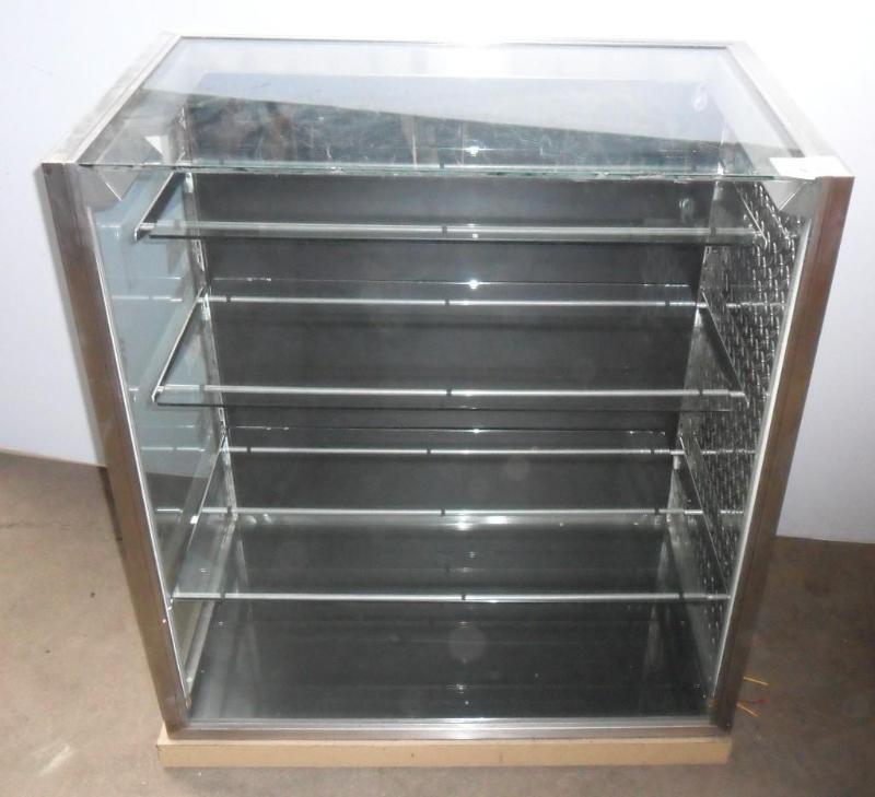 lot 35 image: Glass merchandise display case. Alu...