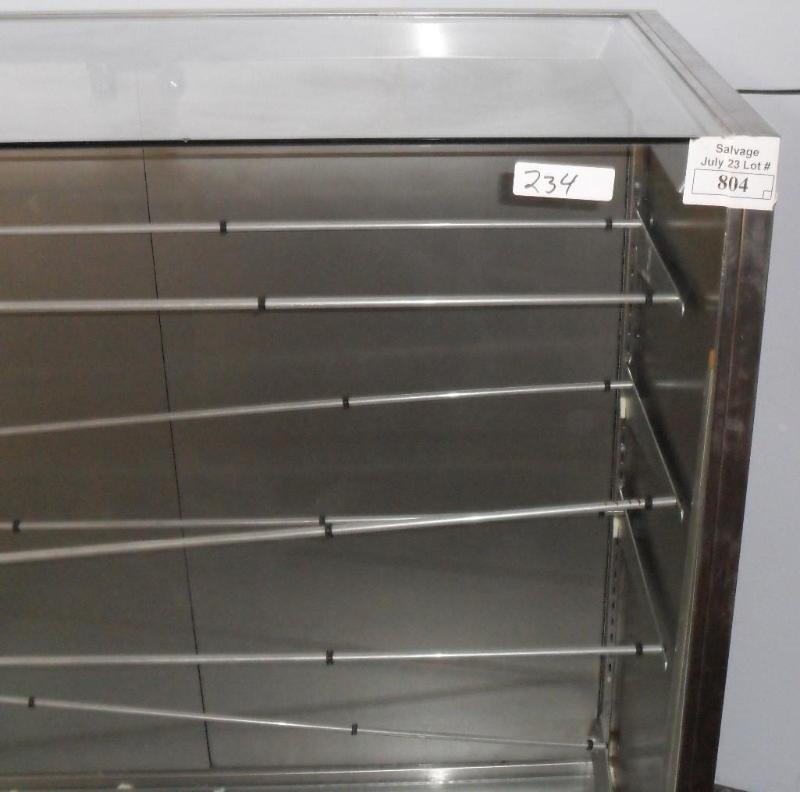 lot 39 image: Glass display case for merchandise....