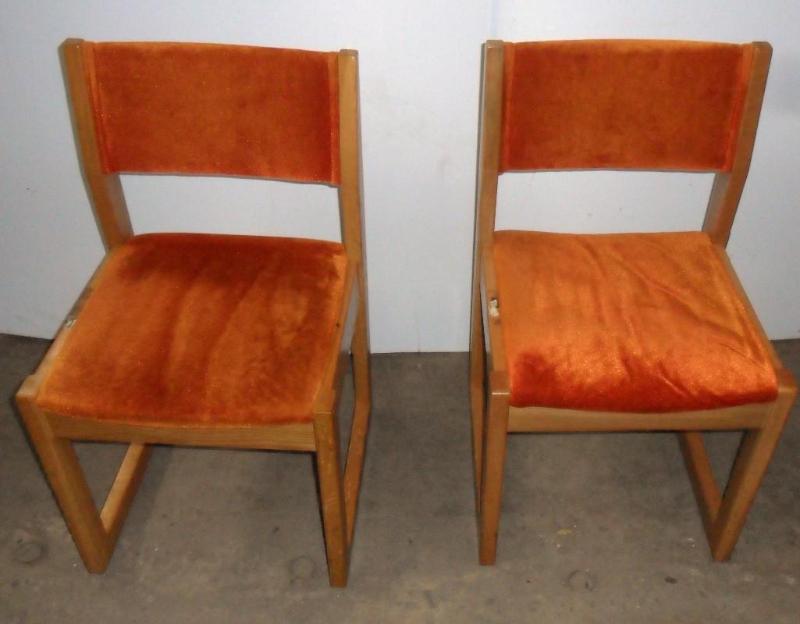 lot 53 image: Oak chairs. Set of two oak chairs. ...
