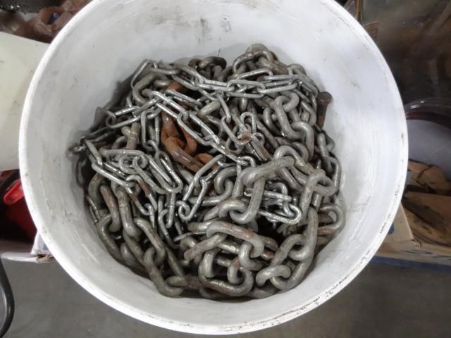 lot 141 image: 5 gal pail of misc chain...