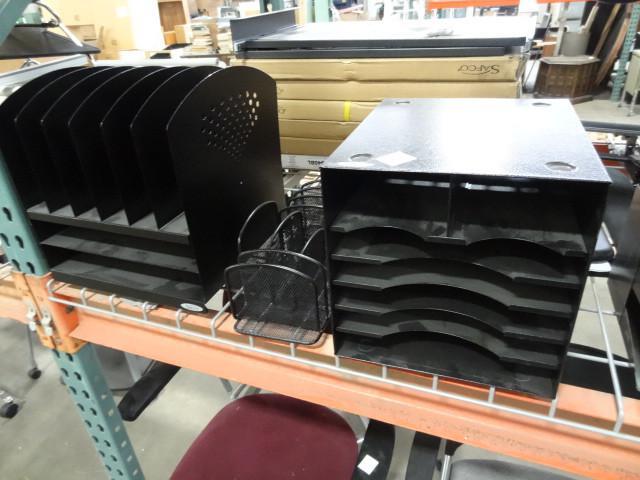 lot 152 image: 2 file sorters. Office desk organiz...