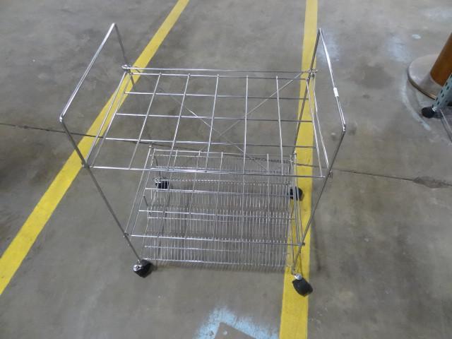 lot 157 image: Wire cart. 22 x 16 x 32...