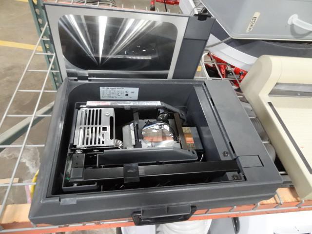 lot 191 image: 3M portable overhead projector...