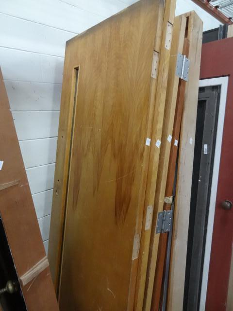 lot 220 image: 32 x 84 solid core door...