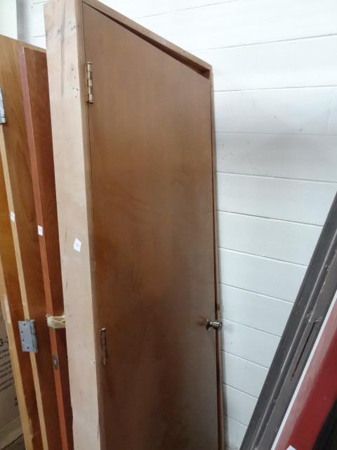 lot 224 image: 32 x 83 hollow core door...