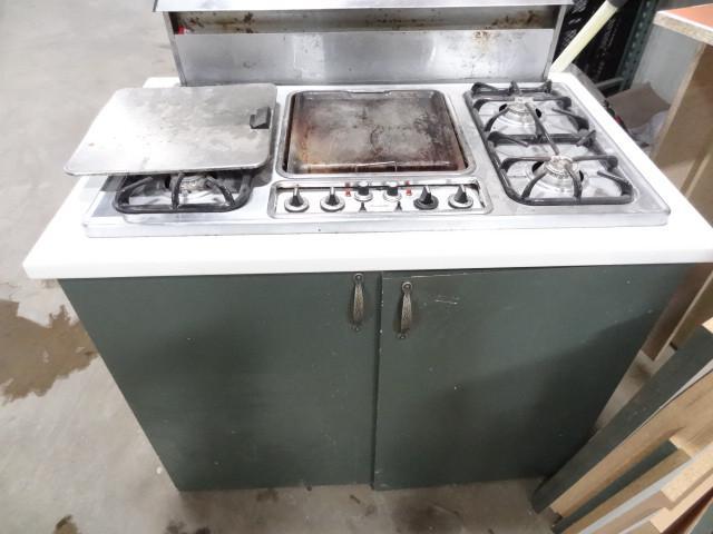 lot 239 image: Thermador gas stove. With elcectric...
