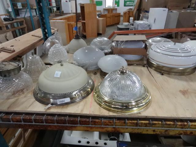 lot 52 image: 9 misc ceiling lights...