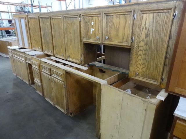 lot 6 image: 6 piece kitchen cabinet set...