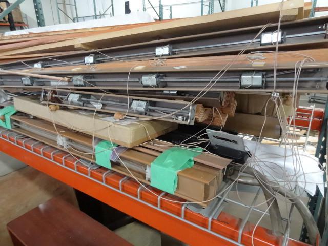 lot 60 image: 5 accent window blinds...