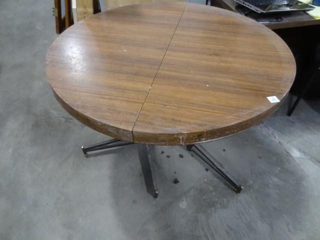 lot 78 image: Metal framed round table. 40"...