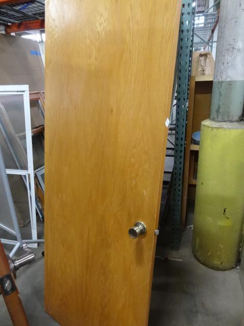 lot 83 image: 32 x 80 wod hollow core door...