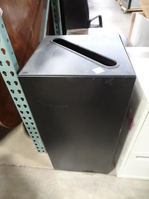 lot 89 image: Paper garbage can...