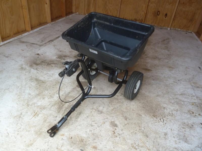 Craftsmen Lawn spreader Like new i...