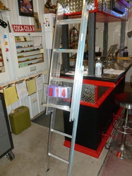 lot 14 image: Werner 910" light weight alum...