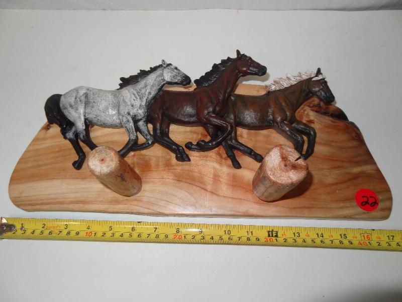 Wood coat hook with horses, 17.5&qu...
