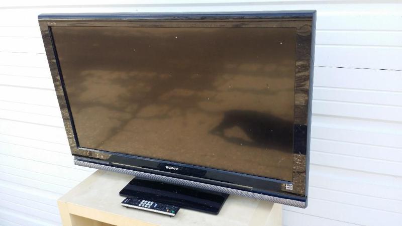 lot 13 image: Sony Bravia LCD Digital Color T.V. ...