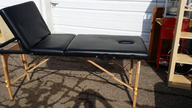 lot 2C image: One touch portable massage table. T...