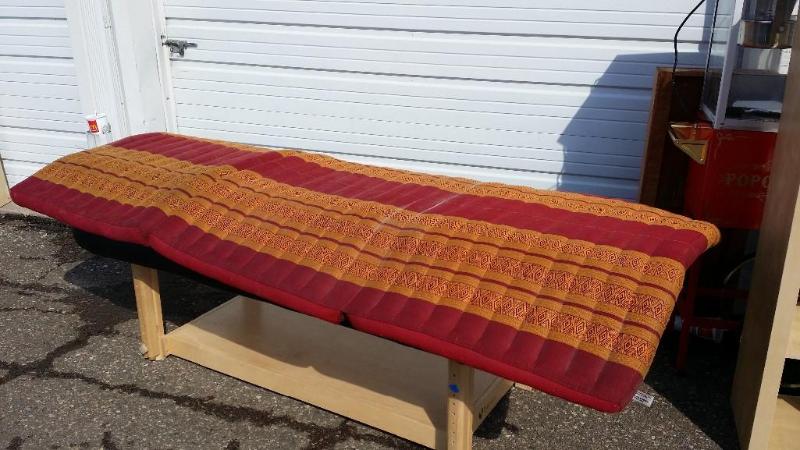 lot 35 image: Tri fold pad with matching accent p...