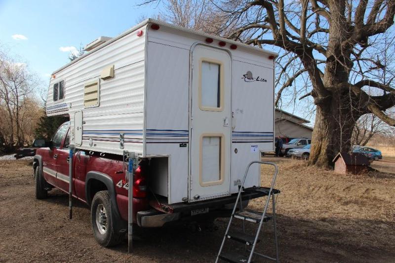 lot 4 image: 2000 Sun Valley Sun-Lite 800SE Truc...