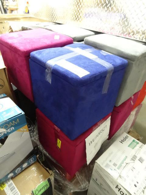 lot 65 image: Pallet of cushioned seats with stor...